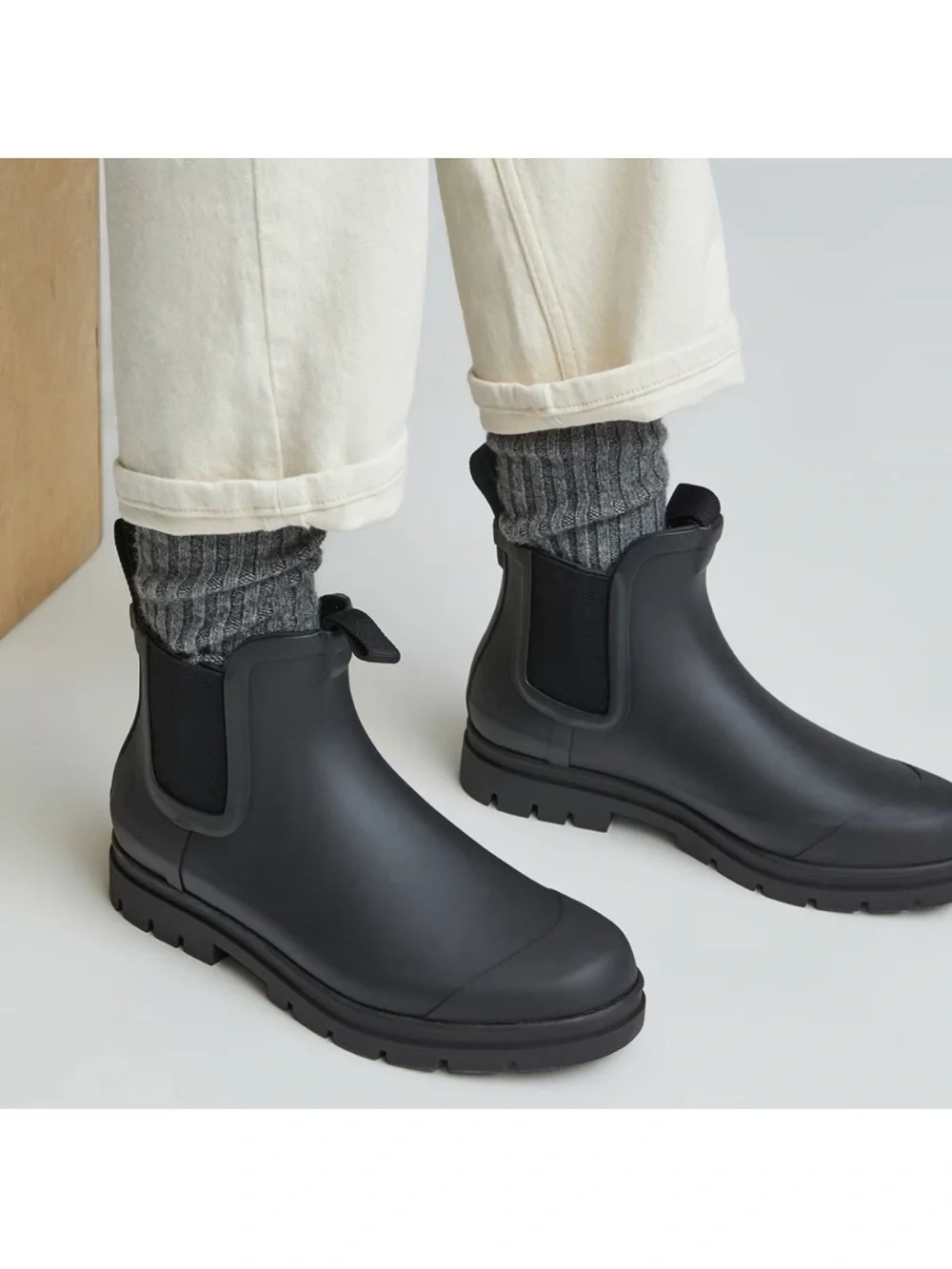 Everlane Black Chelsea Rain Boots Size 10 Waterproof Lug Sole Minimalist NWOB - Picture 7 of 9